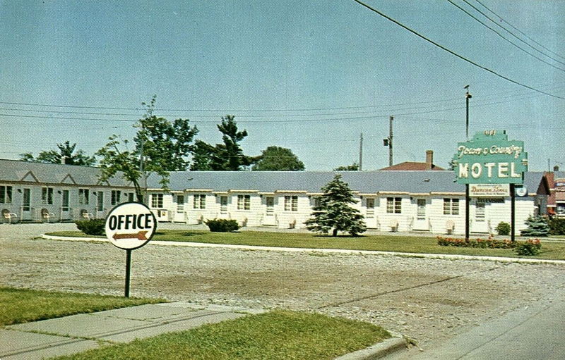 Town & Country Motel (Town and Country Motel) - Vintage Postcard (newer photo)